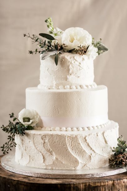 The Chrissie' Wedding Cake - Thunders Bakery